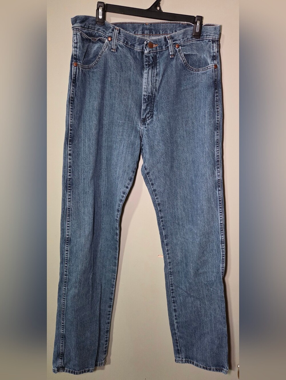 Wrangler Men's Jeans 35x34 Blue Denim Straight Leg Classic Fit